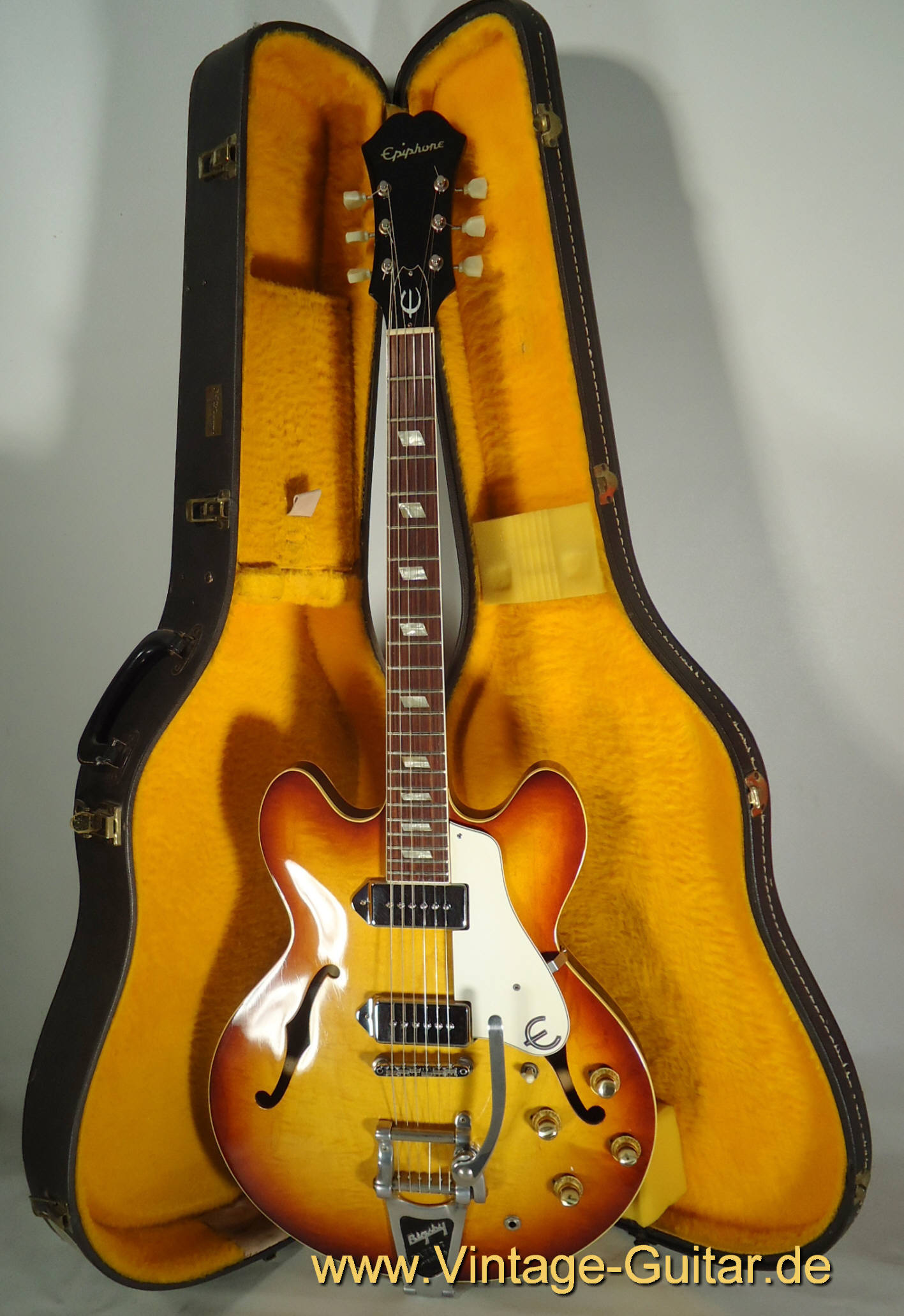 Epiphone Casino Bigsby 1966.jpg